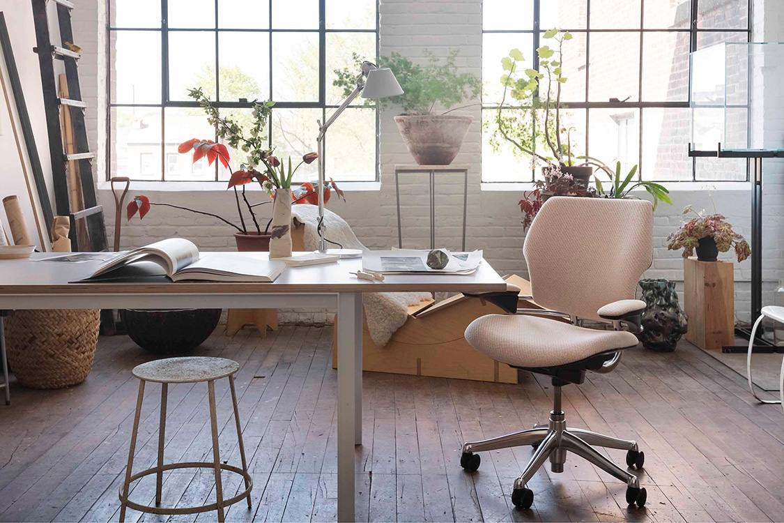 Kvadrat Coda 2 패브릭과 폴리시드 알루미늄 프레임의 Freedom Task