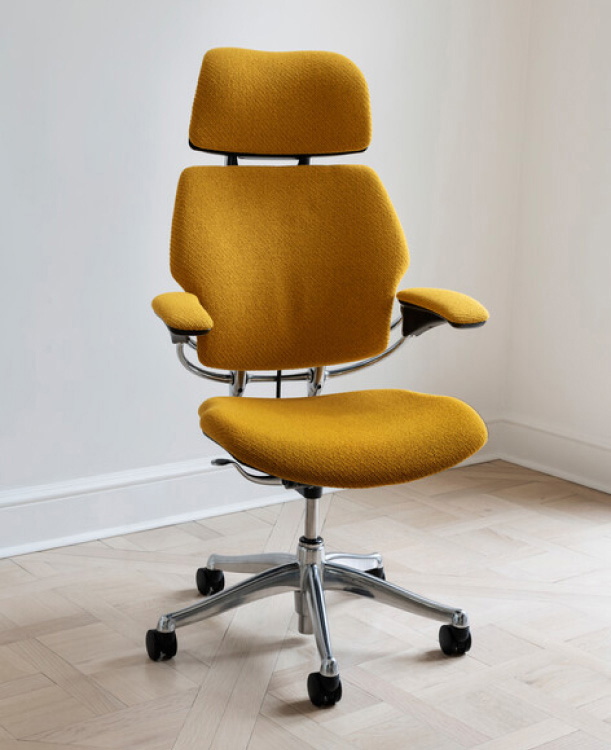 Kvadrat Coda 2 패브릭과 폴리시드 알루미늄 프레임의 Freedom Headrest