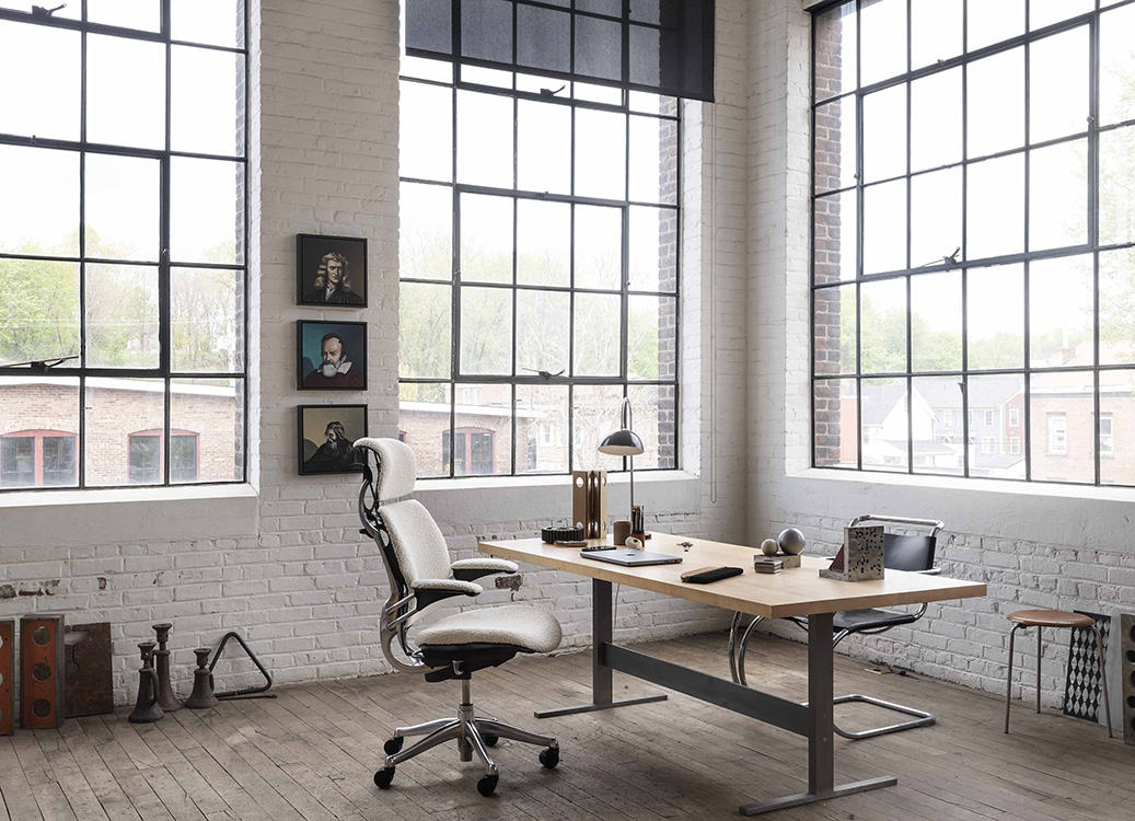 Kvadrat Elle 패브릭과 폴리시드 알루미늄 프레임의 Freedom Task