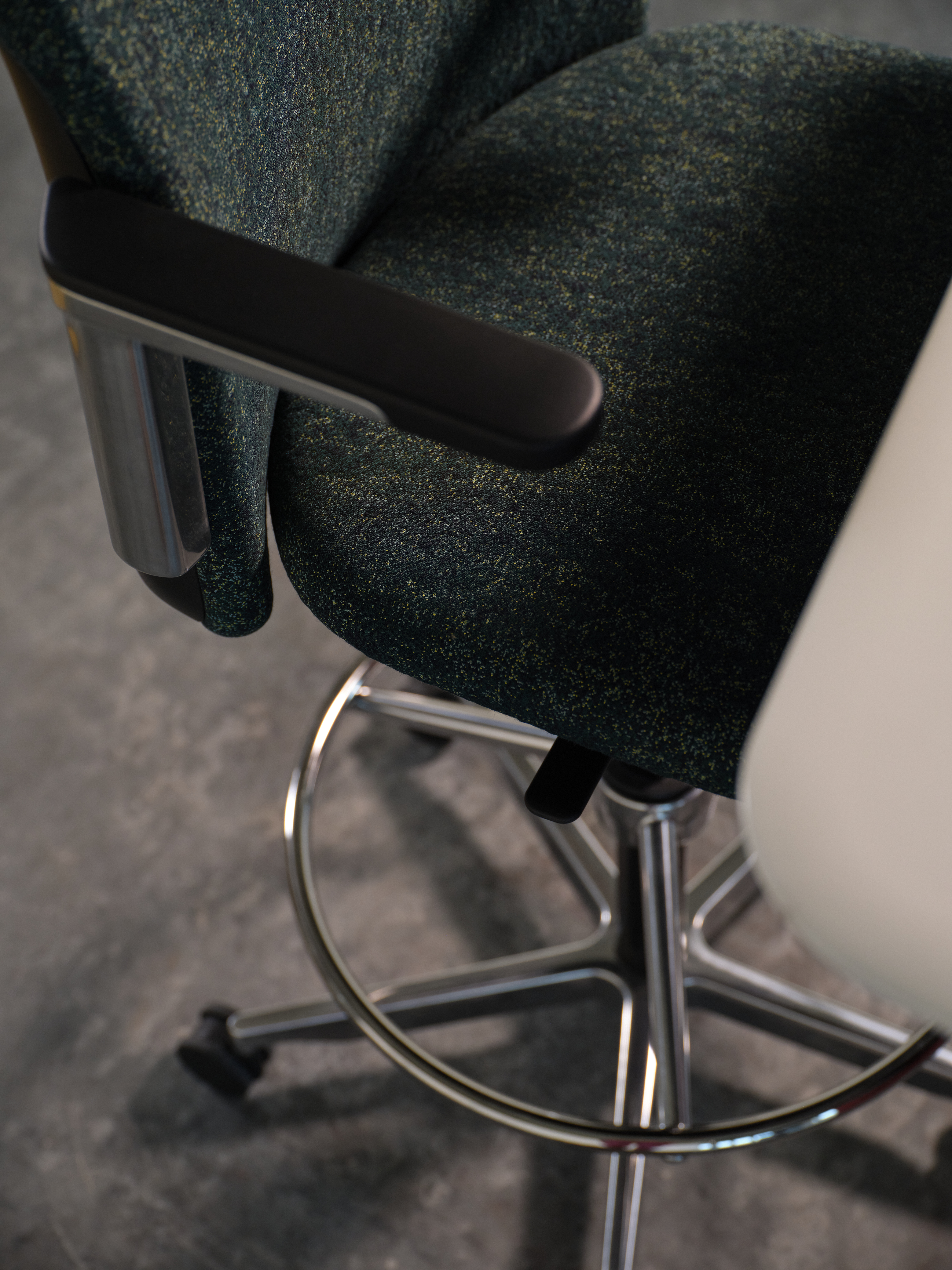 Path chair with footring